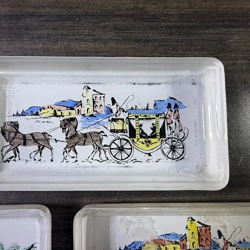 Vintage‎ Glass Dresser Trays Set of 4 Horse Drawn Carriage Trinket Dishes
